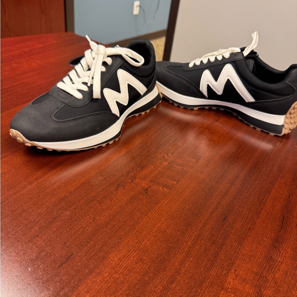NWOT Steve Madden Black and White Athletic Shoes